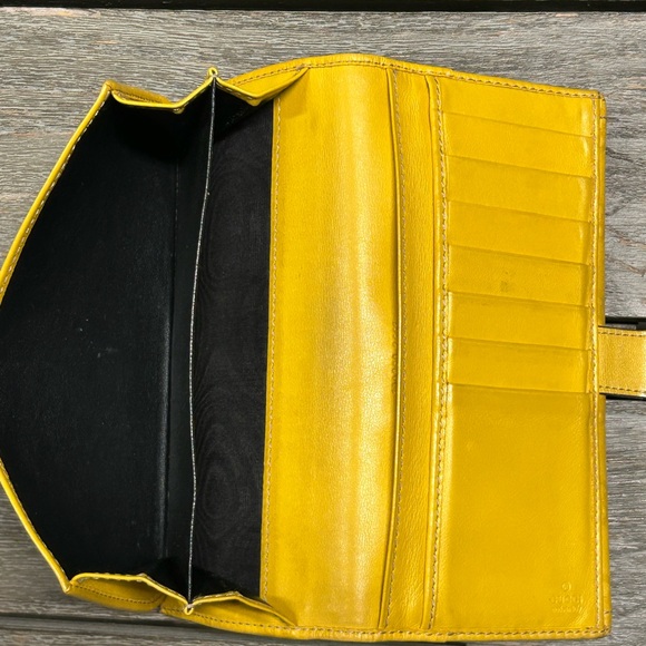 Gucci Yellow Leather Wallet with Monogram Design - Picture 5 of 8